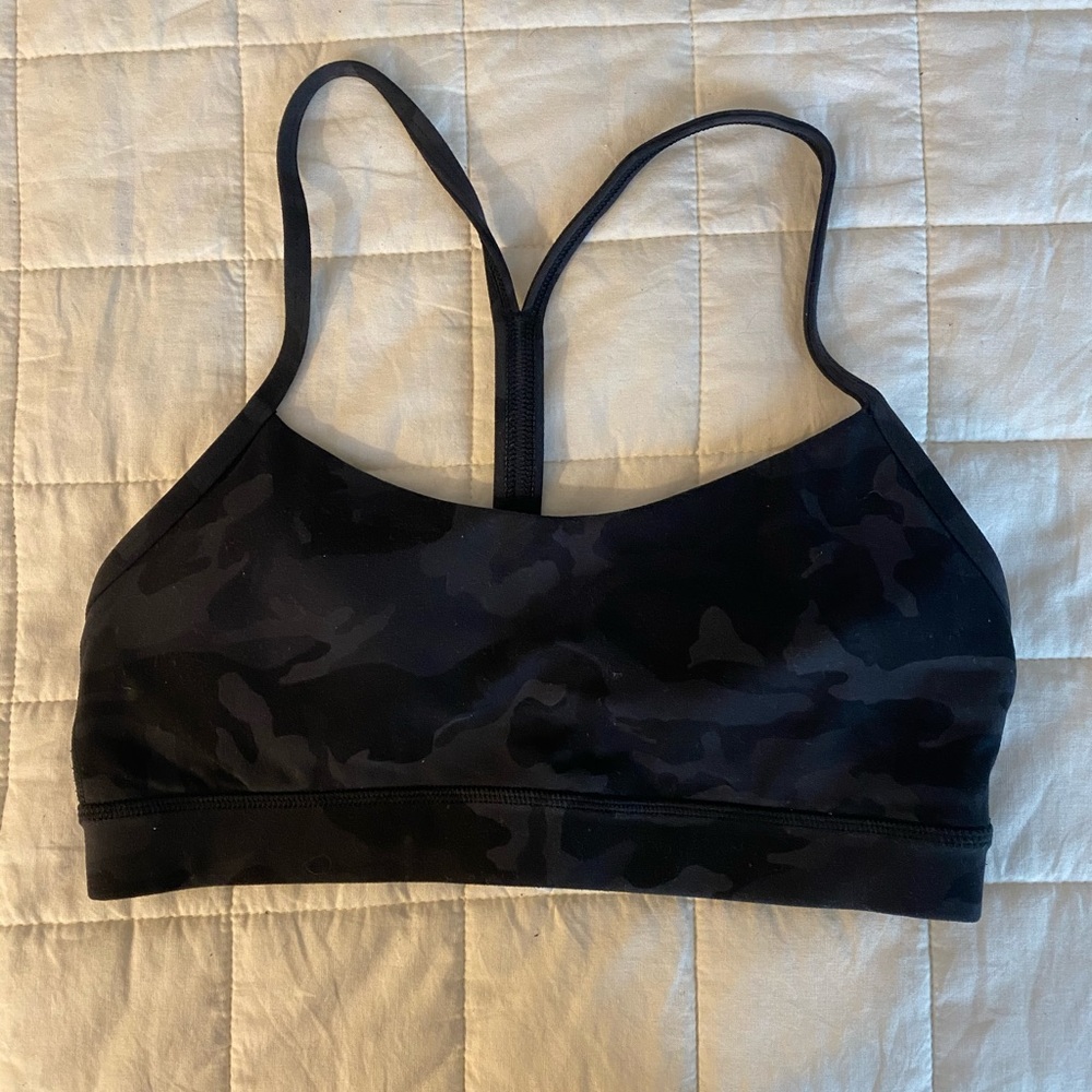 Lululemon Flow Y Bra Nulu Light Support in Camo